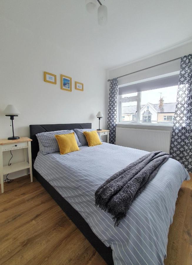 One Bed Apartment With Sofa Bed 랜디드노 외부 사진